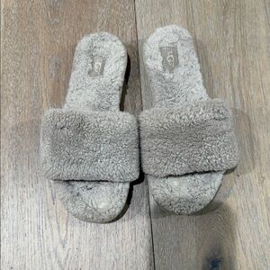 UGG Plush Taupe Slide Slippers size 6